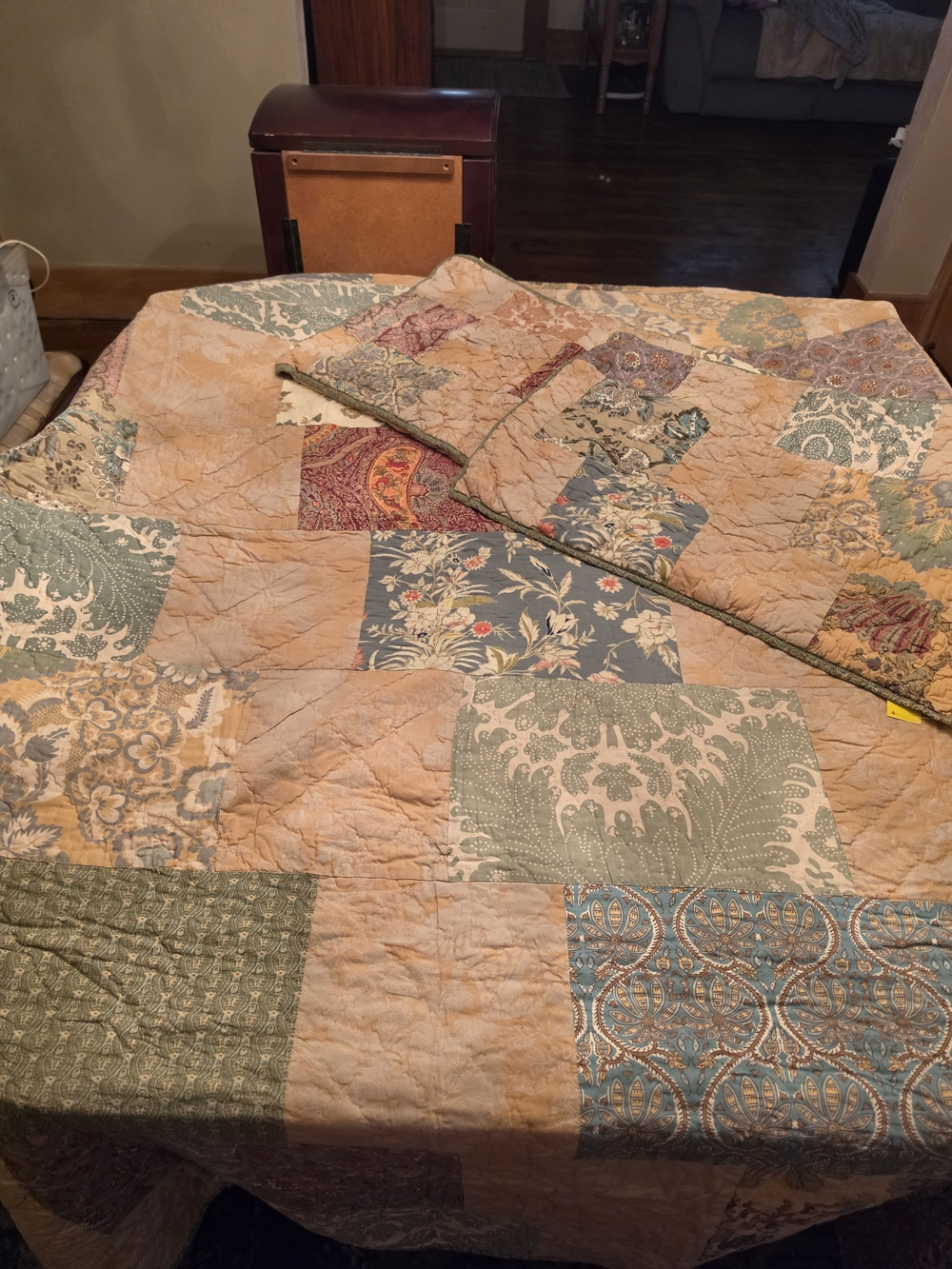 Queen‑Size Pottery Barn Comforter + 2 Shams